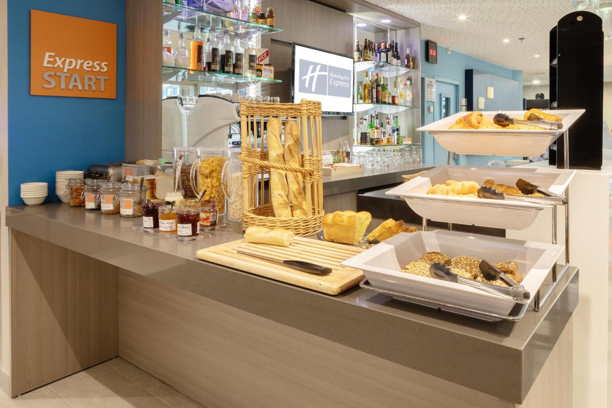 Holiday Inn Express Amiens By Ihg Экстерьер фото