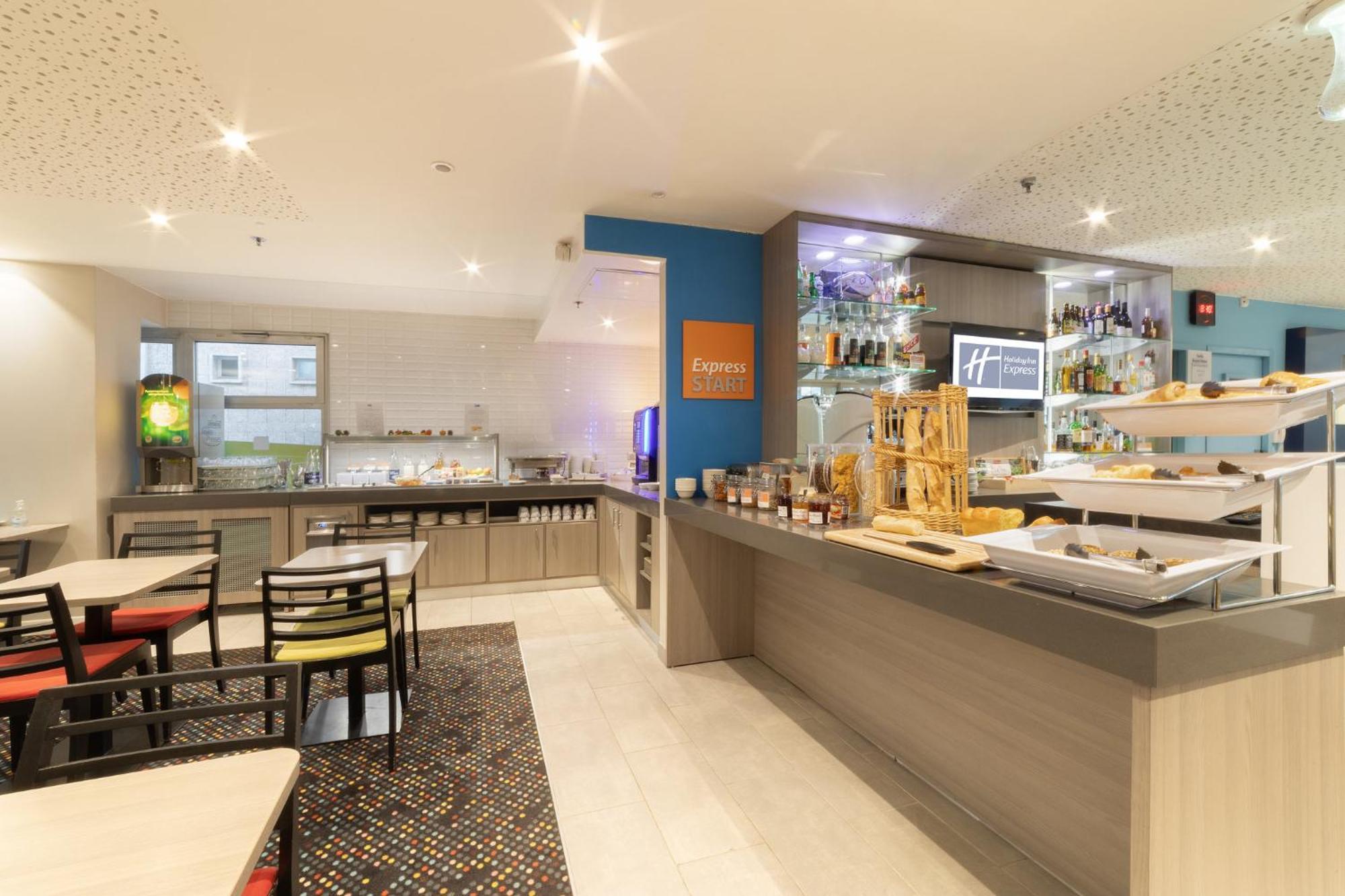 Holiday Inn Express Amiens By Ihg Экстерьер фото