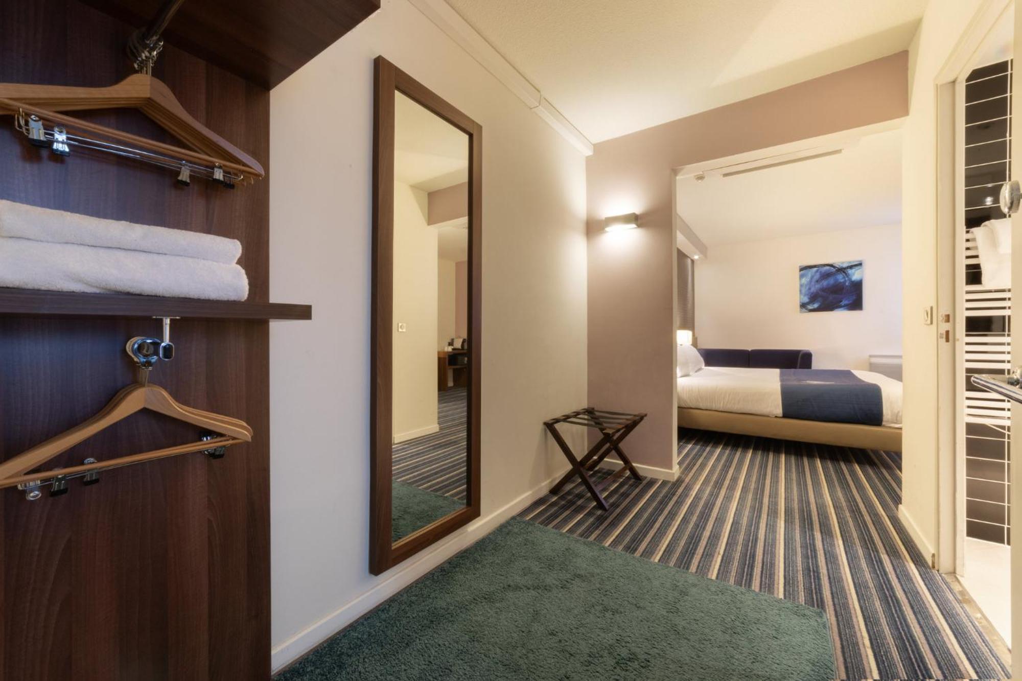Holiday Inn Express Amiens By Ihg Экстерьер фото
