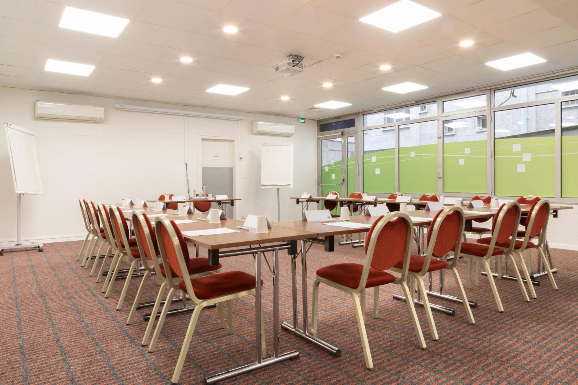 Holiday Inn Express Amiens By Ihg Экстерьер фото