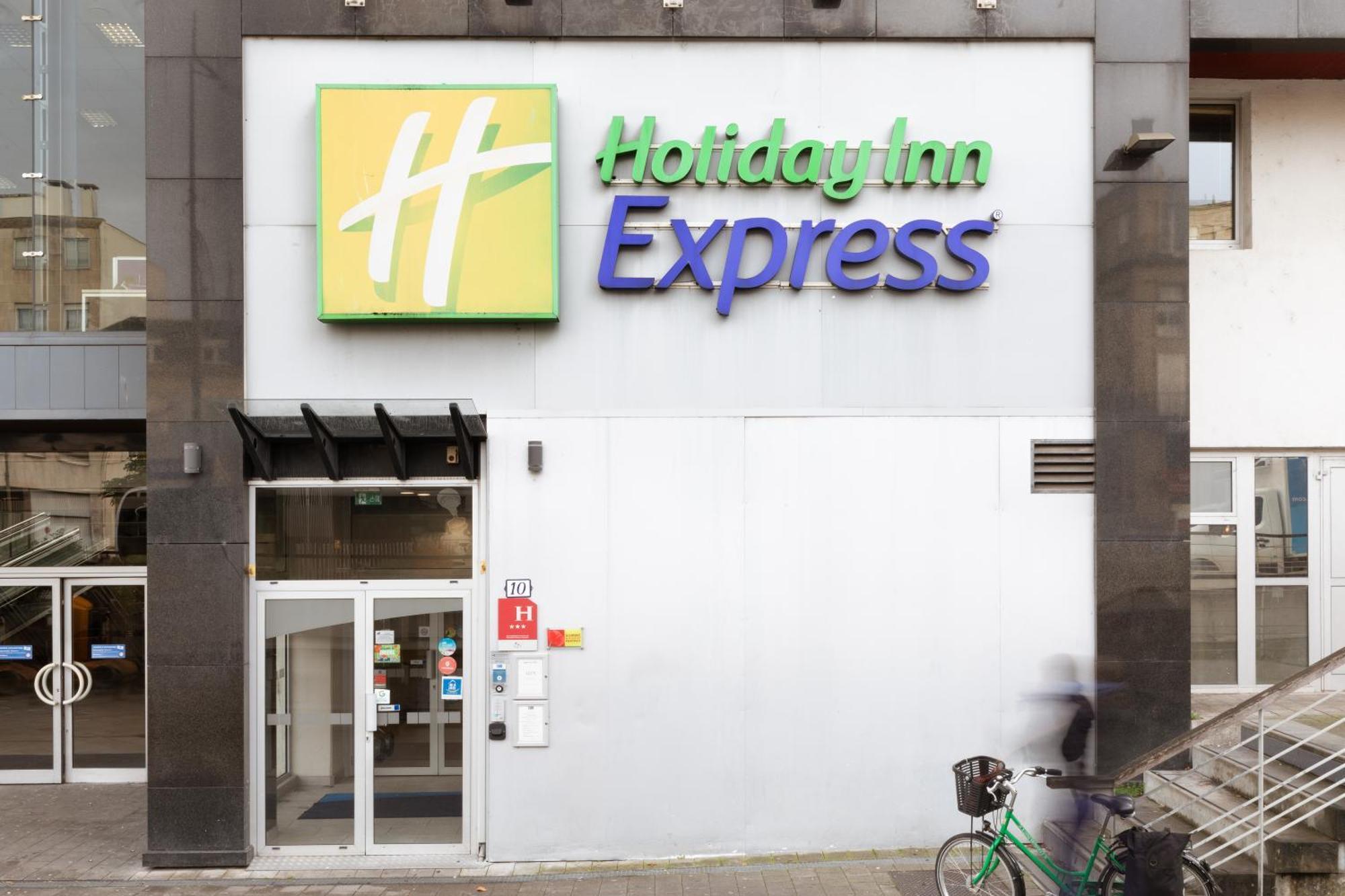 Holiday Inn Express Amiens By Ihg Экстерьер фото