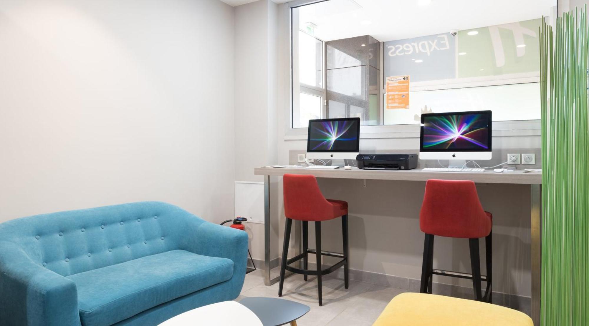 Holiday Inn Express Amiens By Ihg Экстерьер фото